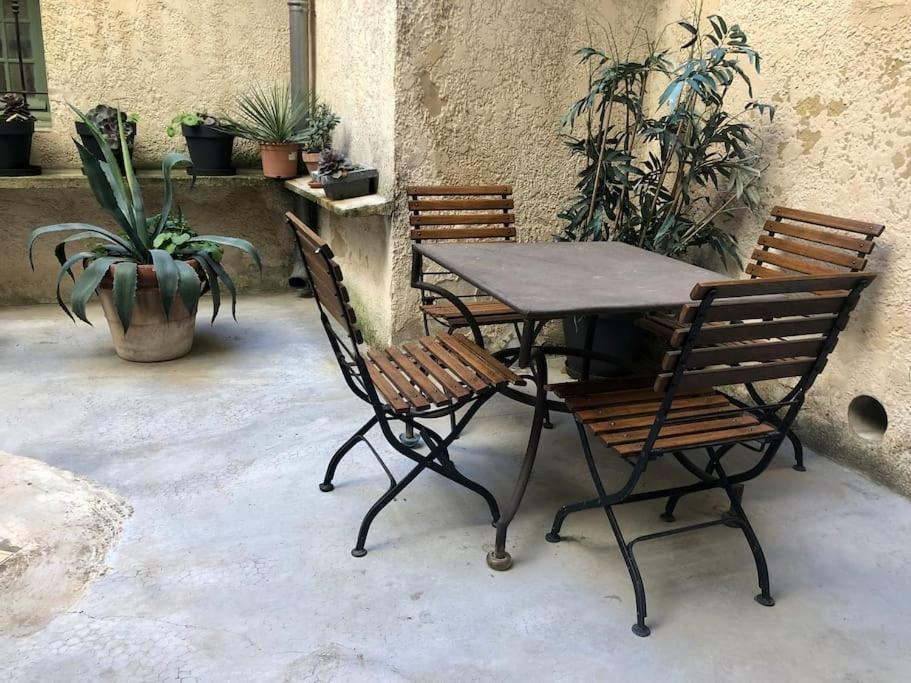 Ulysse, Appartement Spacieux Au Centre Historique D'Uzes En Rez-De-Chaussee Avec Exterieur, Proche Parking Des Marroniers Екстер'єр фото